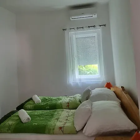 Emanhaz Guest house